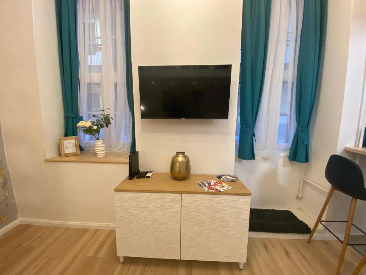 Goldart Design Apartment In The Heart Of بودابست المظهر الخارجي الصورة