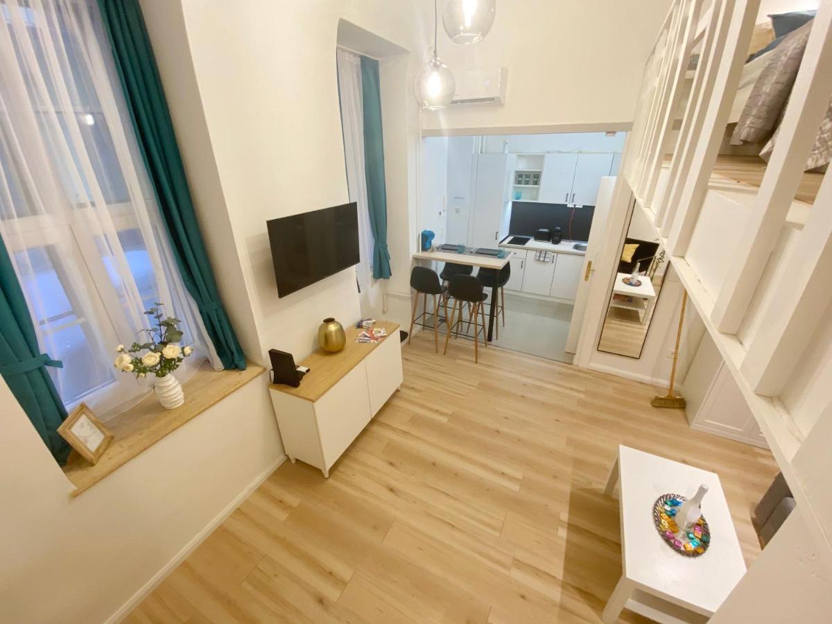 Goldart Design Apartment In The Heart Of بودابست المظهر الخارجي الصورة