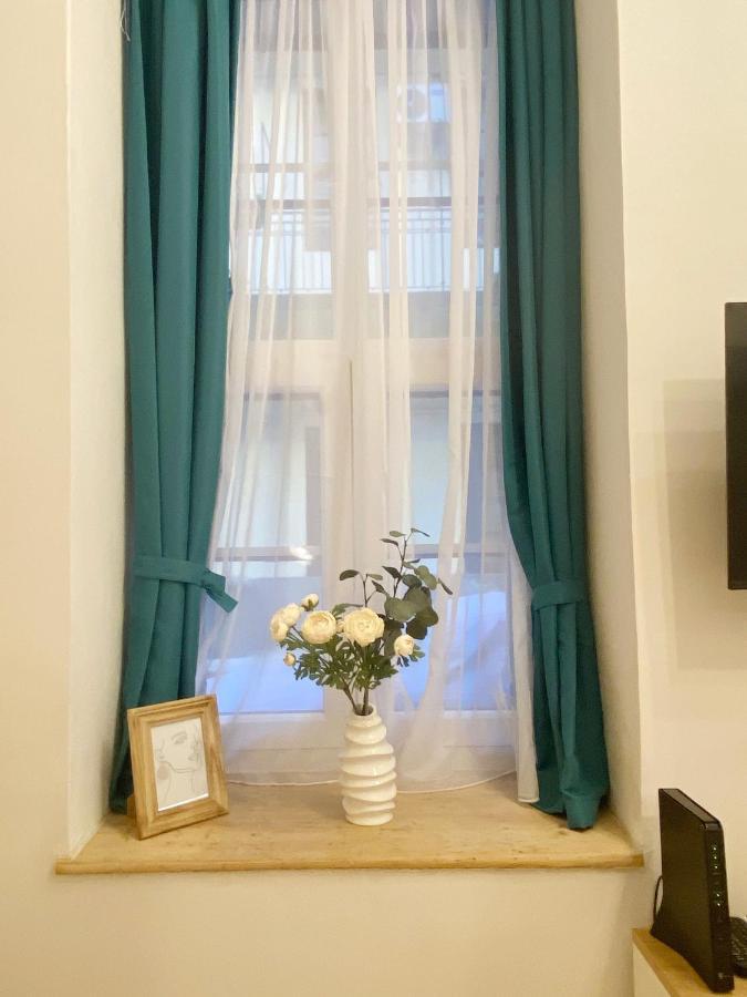 Goldart Design Apartment In The Heart Of بودابست المظهر الخارجي الصورة