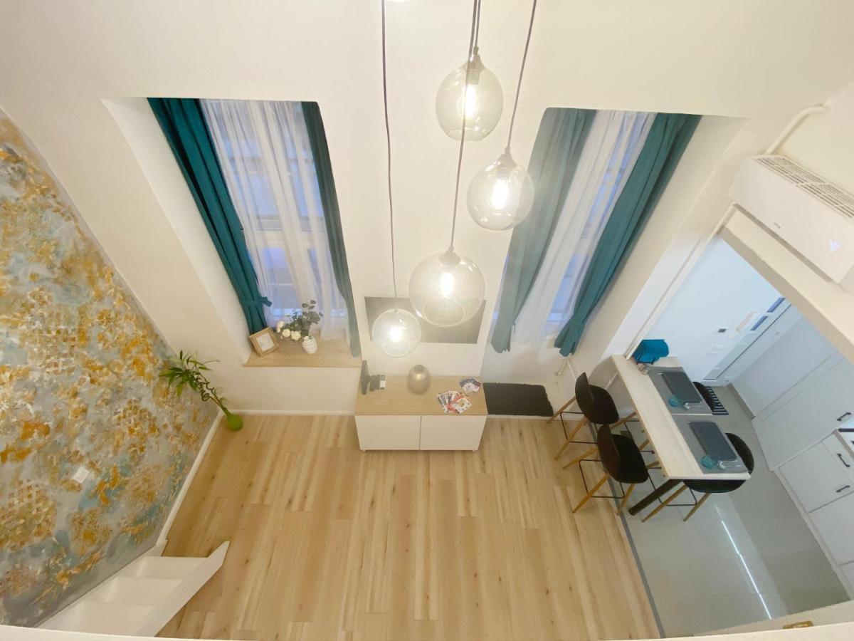 Goldart Design Apartment In The Heart Of بودابست المظهر الخارجي الصورة