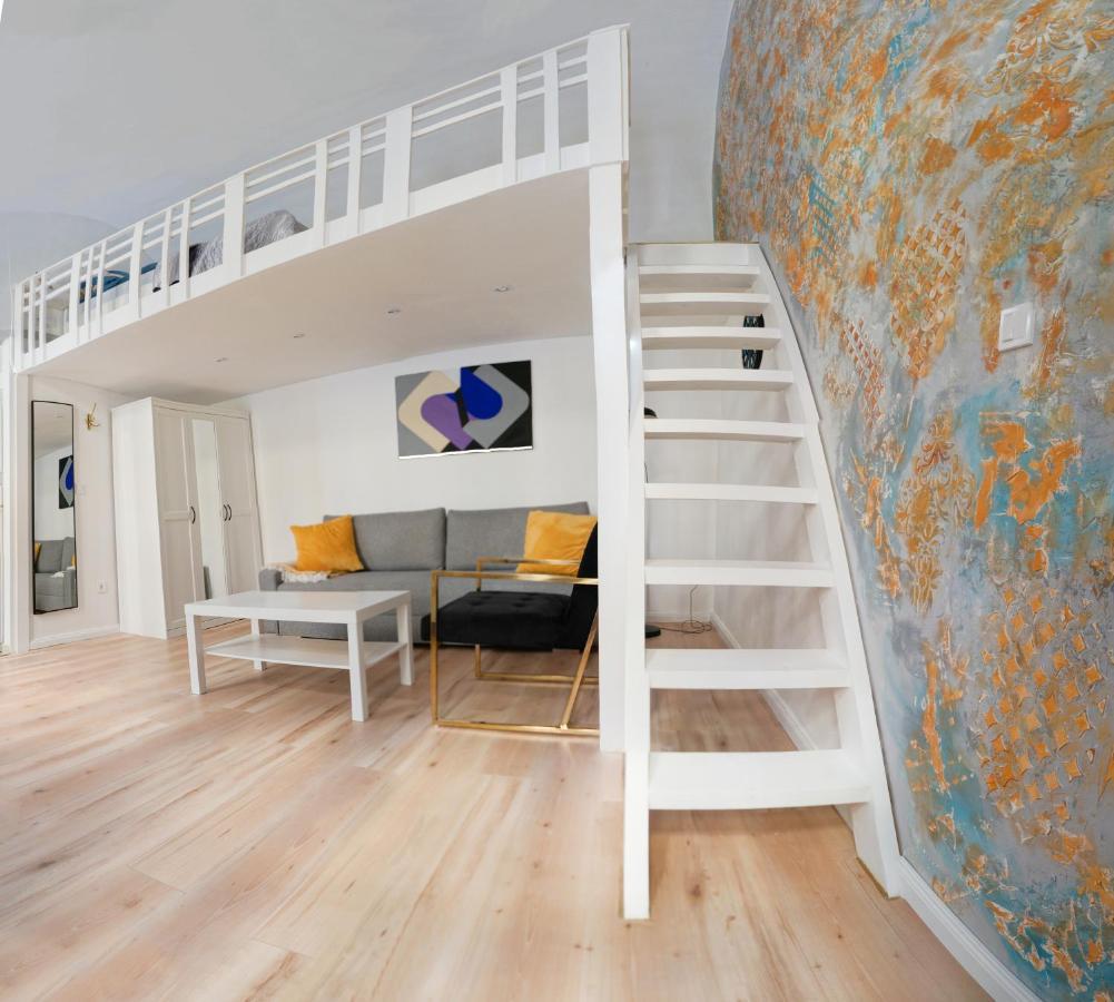 Goldart Design Apartment In The Heart Of بودابست المظهر الخارجي الصورة