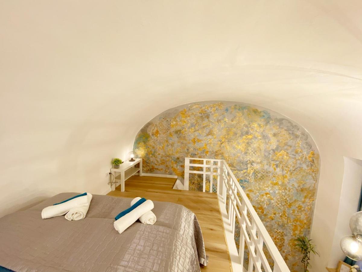 Goldart Design Apartment In The Heart Of بودابست المظهر الخارجي الصورة